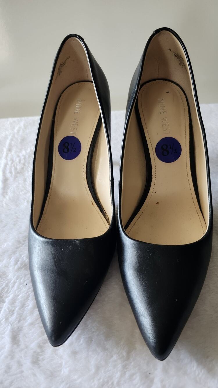 Nine West Black Leather Pointed Toe Pumps Heels Size 8.5 Classic Office S30